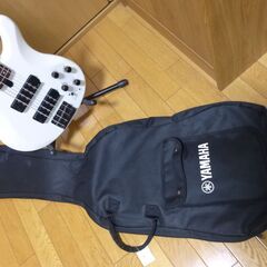 TRBX 304 美品 ホワイト 24フレット 弾きやすい スラップ ピック 何でもＯＫ エレキベースの画像