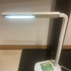 アイリスオーヤマ LEDデスクライト三段階調光（LDL-301-W）の画像