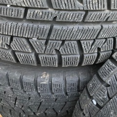 スタッドレスタイヤ215-65-16 4本の画像