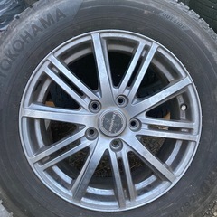 スタッドレスタイヤ215-65-16 4本の画像