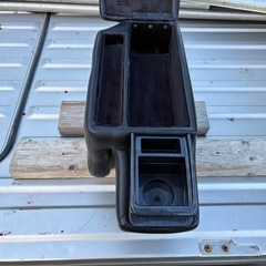 ハイエースワイド4型アームレスト中古品になります^_^倉庫整理中の画像