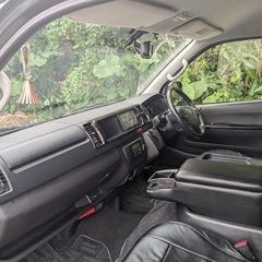 ハイエースワイド4型アームレスト中古品になります^_^倉庫整理中の画像