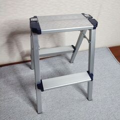 【極美品】 モノタロウ アルミ製踏み台 2段 高さ55.5cmの画像