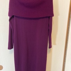  R OＰ E  オフショルダーニットワンピースパープル(バーガンディー)の画像