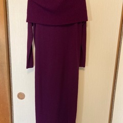  R OＰ E  オフショルダーニットワンピースパープル(バーガンディー)の画像