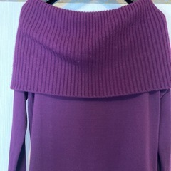  R OＰ E  オフショルダーニットワンピースパープル(バーガンディー)の画像