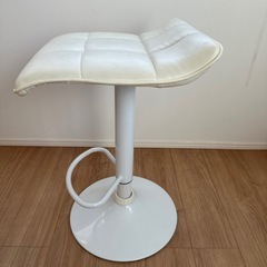 島忠カウンターチェア2脚の画像