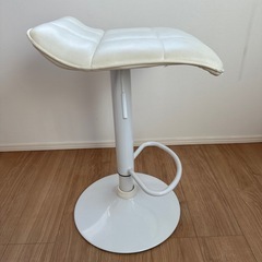 島忠カウンターチェア2脚の画像