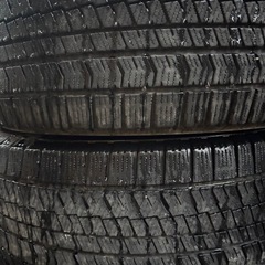 ブリヂストン ブリザックVR2 17/225/55スタッドレスタイヤ 4本セットの画像