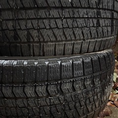 ブリヂストン ブリザックVR2 17/225/55スタッドレスタイヤ 4本セットの画像
