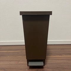 ペダル型ダストボックスの画像