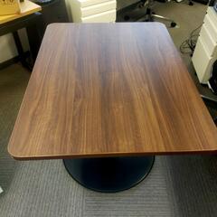 カフェテーブル、机の画像