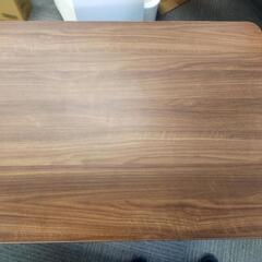 カフェテーブル、机の画像