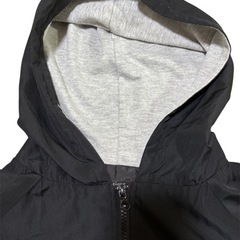 ジップアップパーカーの画像