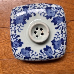 香炉　アロマポット　台付き　角皿　フクロウ　梟　縁起物 フクロウ 置物 陶器 縁起物 の画像