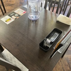 飲食店の備品、椅子、机等の画像