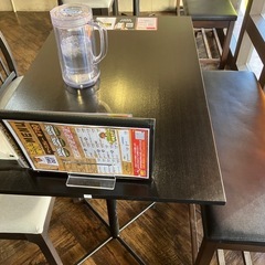 飲食店の備品、椅子、机等の画像