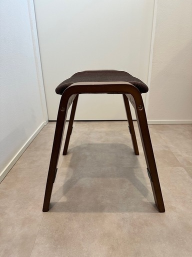 ニトリ木製スツール(リューク ダークブラウン) (Nao) 三河八橋の椅子