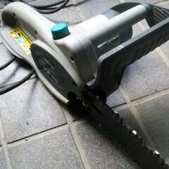 電気チェーンソーの画像