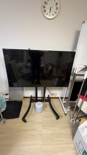 テレビ55型大画面 移動式スタンド付き