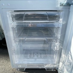 f●■【2024年製】アイリスオーヤマ・ノンフロン冷凍冷蔵庫142L【IRSD-14A-W】ガタ付きありのため安価投稿！目玉品！の画像