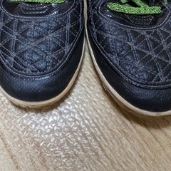 adidas フットサルシューズの画像