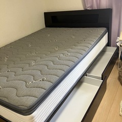 ダブル　ベッド
の画像