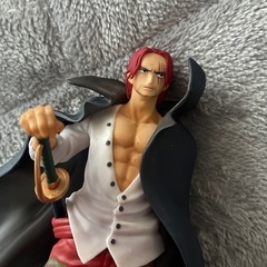 ワンピースシャンクスフィギュアの画像