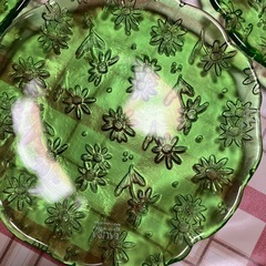 緑色ガラス皿6枚セットの画像