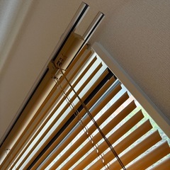 ブラインドカーテン　木目調の画像