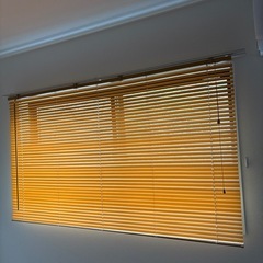 ブラインドカーテン　木目調の画像