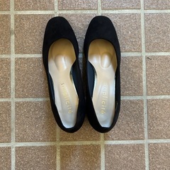 スウェード黒パンプス　24.0センチ　クッションあり履きやすいの画像