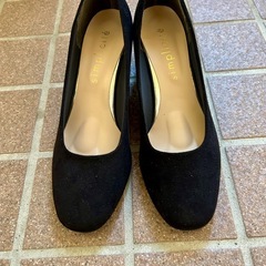 スウェード黒パンプス　24.0センチ　クッションあり履きやすいの画像