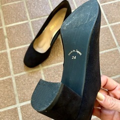 スウェード黒パンプス　24.0センチ　クッションあり履きやすいの画像
