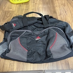 adidas ボストンバックの画像
