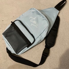 ピンクラテ　女の子　ボディバッグ　水色　未使用に近い