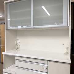 【超美品‼️】定価21万♪ 高級 松田家具 140cm幅キッチンボード(スモーク1400レンジ) 食器棚 収納家具 大理石調ホワイト♪の画像