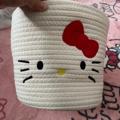 キティちゃん入れ物の画像