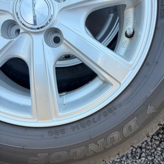 アルミホイールスタッドレスタイヤの画像