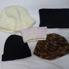 ( E-122 )ニット帽 ボアハット ネックウォーマー ヘアバンド ５つまとめて まとめ売り JOLLY FELLOW すみっコぐらしなど 中古の画像