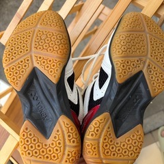 バトミントンシューズyonexの画像