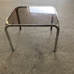 ガラステーブルの画像