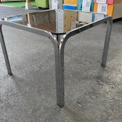 ガラステーブルの画像