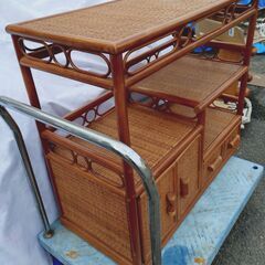 🔴山口市、藤の茶棚キャビネット・TV台¥3300🔴とくに傷みは無く実用品です👍の画像