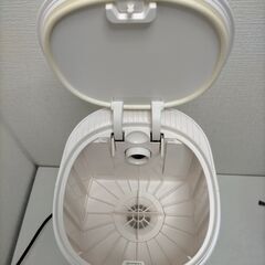 美品 ECOVACS エコバックス DEEBOT ロボット掃除機 自動ゴミ収集ステーション付き 純正抗菌ダストバッグ付 ホワイト お掃除ロボット 全自動 吸引 清掃 家電　251217-2Tの画像