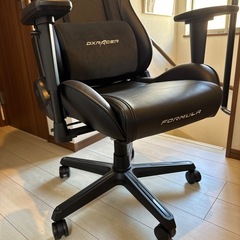 ゲーミングチェア（DXRACER）の画像