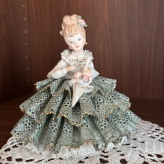 小さな陶器人形の画像