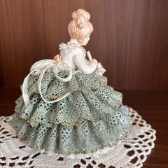 小さな陶器人形の画像