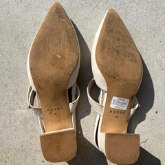 RANDAゴールドパーツバックストラップパンプス　Mの画像
