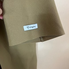 フェルト生地のコート？羽織るものの画像